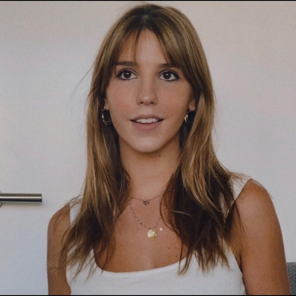 Meet your Posher, Cassandra